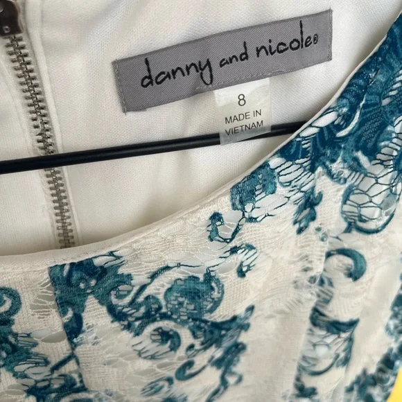 Sleeveless Danny & Nichole Dress - Picture 2 of 3